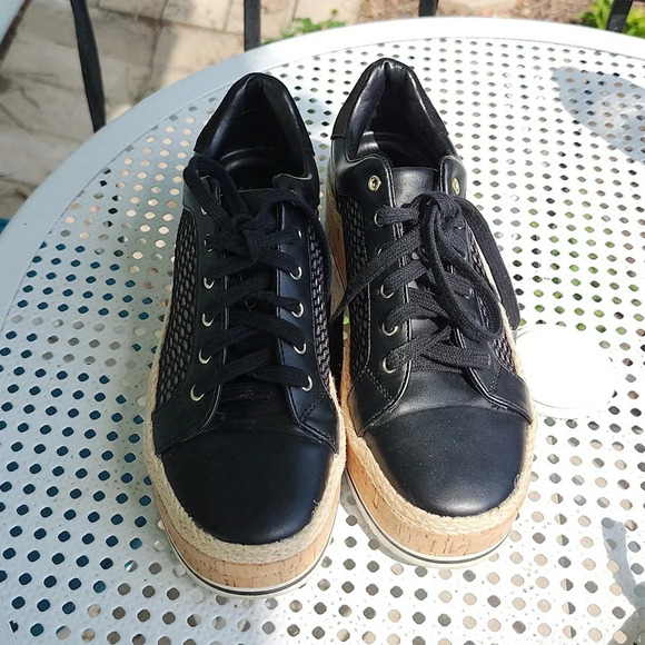 JLO Faux Leather Platform Sneakers size 7 1/2 box#10 great condition - Picture 1 of 2